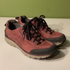Clark’s Outdoor Wavewalk waterproof hikers, size 7W